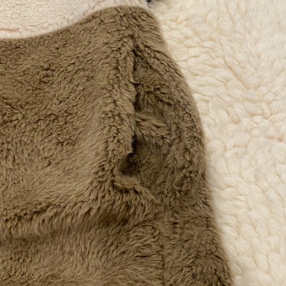 Altard State Faux Fur Vest - Picture 9 of 11